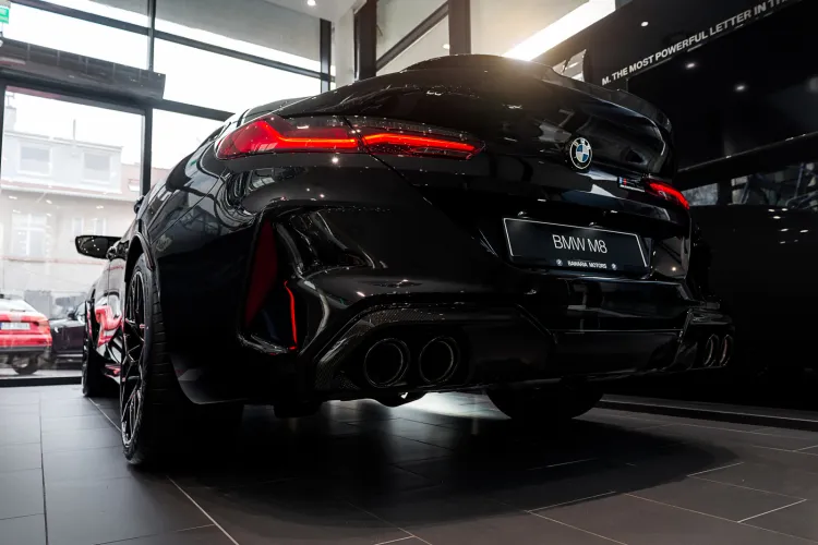 BMW M8 wyróżnia niesamowita stylistyka nadwozia.