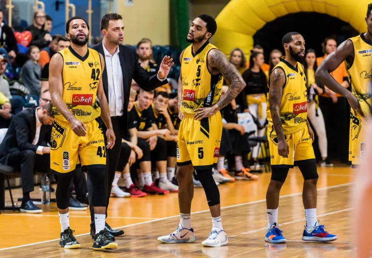 Po nieoczekiwanie udanej pierwszej części sezonu, koszykarze Trefla przegrali w trzech kolejnych meczach rundy rewanżowej sezonu zasadniczego Energa Basket Ligi.
