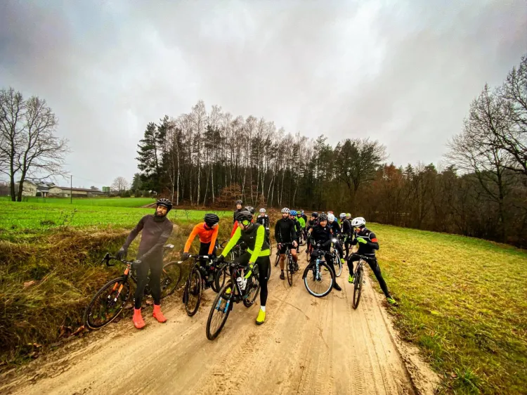 Treningi rowerowe z Michałem Bogdziewiczem to jedna z sobotnich możliwości dla aktywnych.