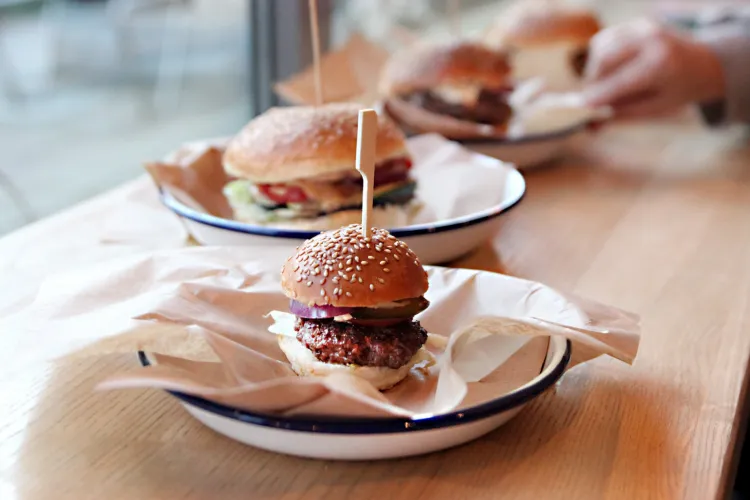 W pewną styczniową niedzielę zamarzył mi się burger, więc z Mora Bistro w Gdyni było mi po drodze. Co zastałam na miejscu?