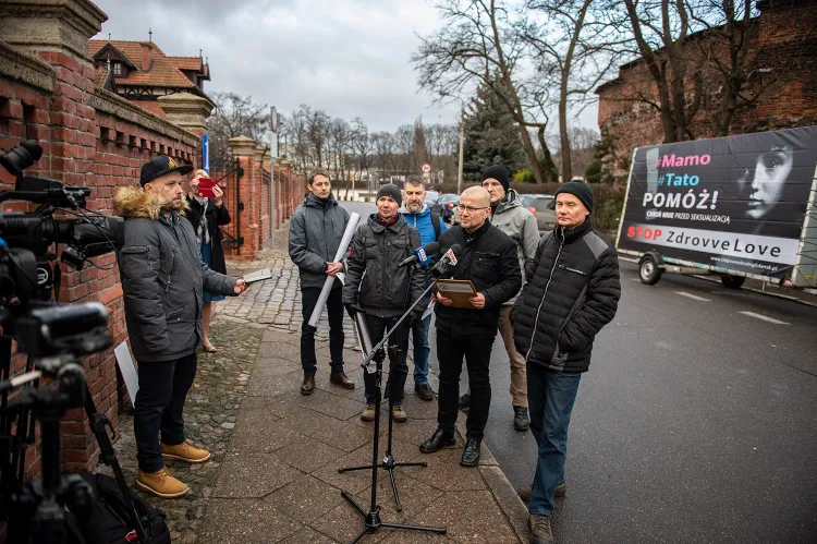 O swoich planach, dotyczących kampanii miejskiej "Stop Zdrovve Love", przedstawiciele Stowarzyszenia Odpowiedzialny Gdańsk odpowiedzieli podczas briefingu prasowego, który odbył się w czwartek, 30 stycznia br. 
