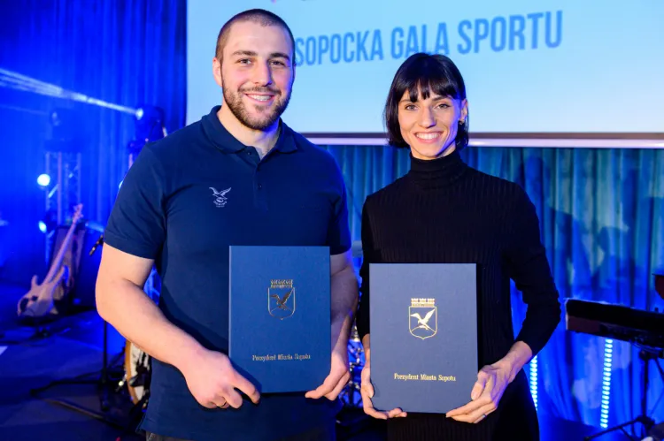 Najlepsi sportowcy Sopotu 2019 roku: Anna Kiełbasińska i Piotr Zeszutek.