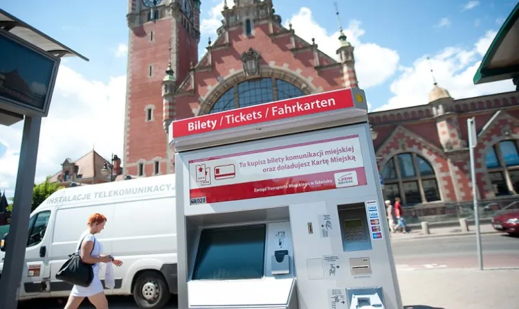 Do końca sierpnia w Gdańsku ma stać 50 automatów, po wakacjach będzie można w nich także doładować karty miejskie.