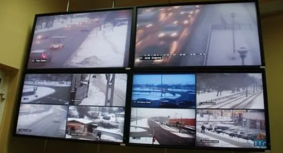 Gdańskie centrum monitoringu w Komendzie Miejskiej Policji ma podgląd na prawie 200 kamer.