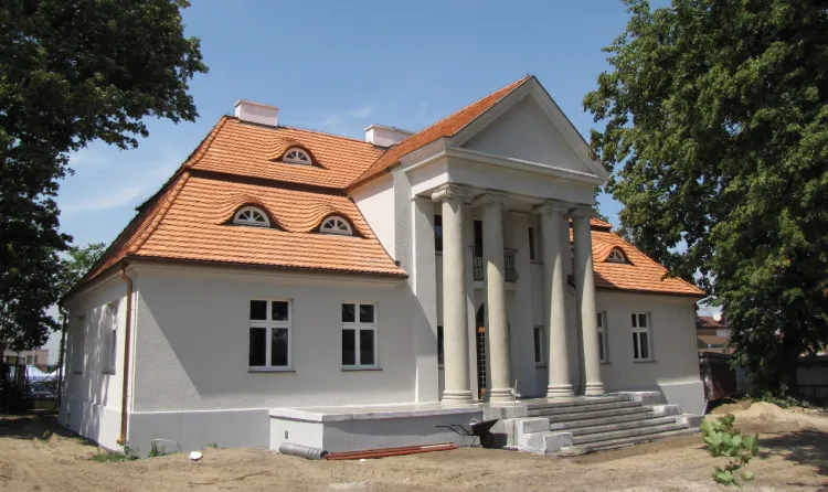 Zabytkowa willa z Gdyni otrzymywała dotacje sukcesywnie, w jednym roku na remont dachu, w kolejnym na remont elewacji. Głównym inwestorem jest prywatny właściciel willi, ale Gdynia wsparła modernizację kwotą prawie 280 tys. zł. 