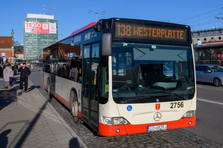 Autobus linii 138 kursuje między Wałami Piastowskimi a Westerplatte.