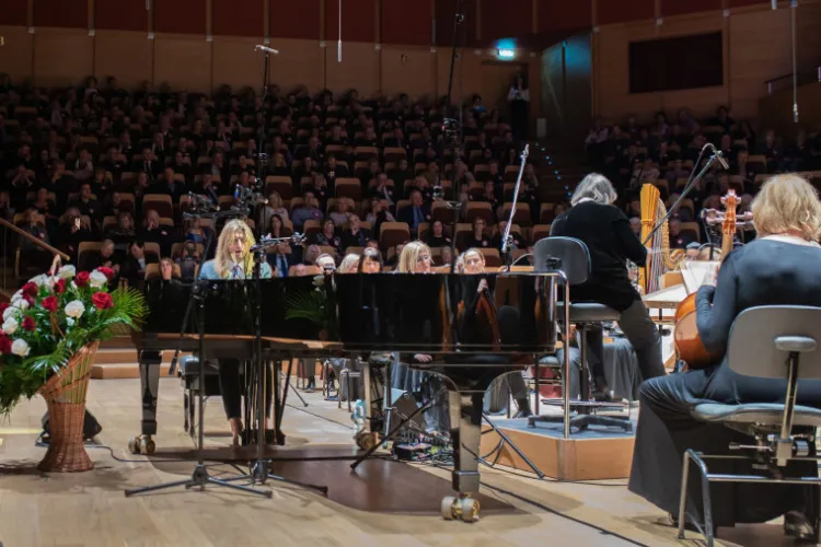 Prapremiera Balticetty - kompozycji Leszka Możdżera inspirowanej morzem - zakończyła niedzielny koncert w Filharmonii Bałtyckiej, zorganizowany dla uczczenia stulecia zaślubin Polski z Bałtykiem.