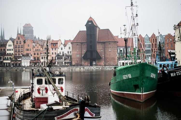 Kilkusetletni, zabytkowy Żuraw nad Motławą jest jednym z najważniejszych architektonicznych symboli Gdańska.