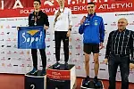 4 mistrzowskie tytuły i 8 medali zdobyli w Toruniu młodzi lekkoatleci z Trójmiasta. Na zdjęciu Piotr Dobrzański z SKLA Sopot na drugim miejscu podium za bieg na dystansie 2000 m do lat 18.