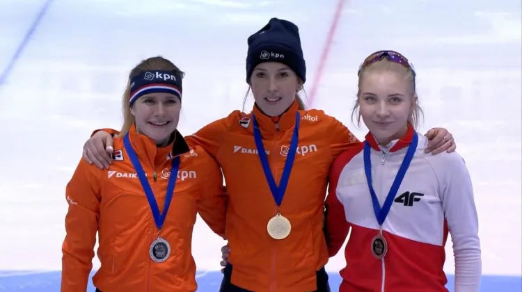 Kamila Stormowska (z prawej) zdobyła brązowy medal w ostatnich zawodach Pucharu Świata w tym sezonie.