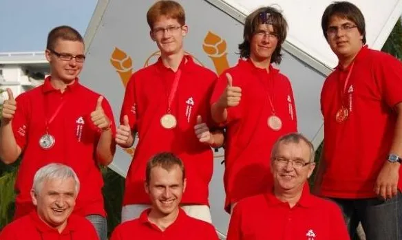 Polacy na Olimpiadzie w Tajlandii zyskali kilka medali, w tym złoty, który zdobył Jan Kanty Milczek
(w górnym rzędzie pierwszy z prawej strony).