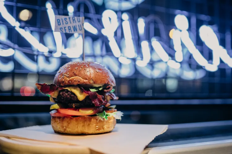 Weekendowy spacer najlepiej połączyć z pysznym obiadem w restauracji.