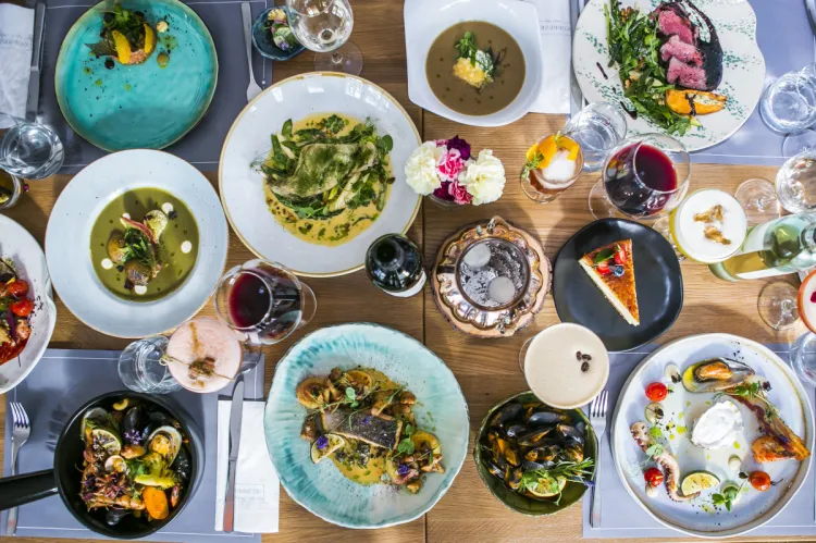 Weekendowy spacer najlepiej połączyć z pysznym obiadem w restauracji.