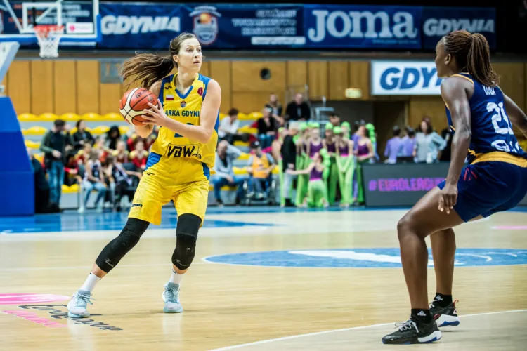 Wydaje się, że Amalia Rembiszewska to największa wygrana koszykarka Arki Gdynia spośród Polek. Wykorzystała kontuzje koleżanek i wystąpiła w 12 meczach Euroligi.