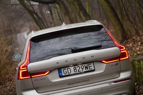 Miękka hybryda w ofercie silnikowej modeli Volvo oznaczana jest literką B. W przypadku egzemplarza testowanego to B5.
