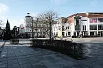 Plac Przyjaciół Sopotu wciąż czeka na więcej zieleni.
