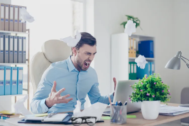 Mężczyźni dwukrotnie częściej krzyczą, a nawet rezygnują z pracy pod wpływem emocji.