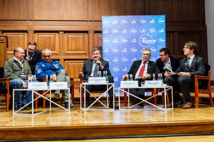 Ważnym punktem konferencji było spotkanie z kosmonautami: Tonym Antonellim i Dannym Olivas'em z USA, gen. Mirosławem Hermaszewskim - jedynym Polakiem w przestrzeni kosmicznej oraz Bertalanem Farkaszem - pierwszym Węgrem w kosmosie.
