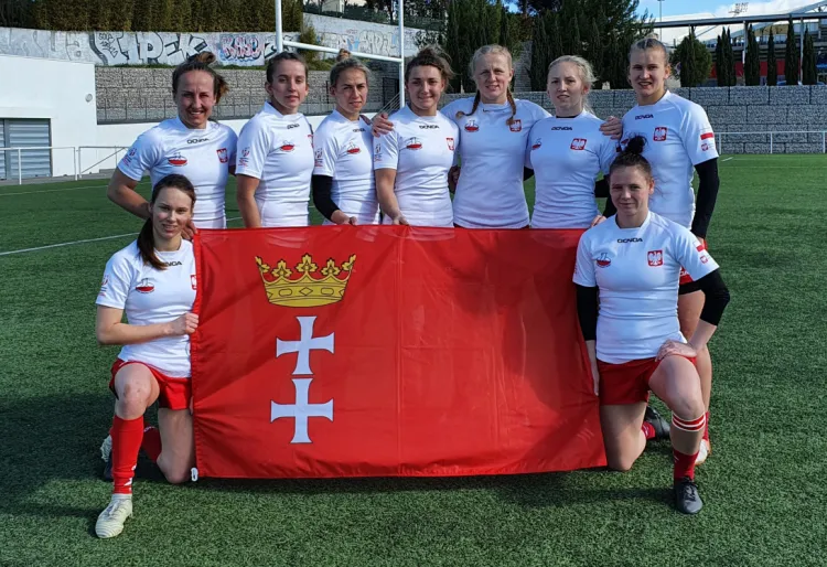 Aż dziewięć gdańskich rugbistek zagrało w reprezentacji Polski podczas turnieju we Francji. 