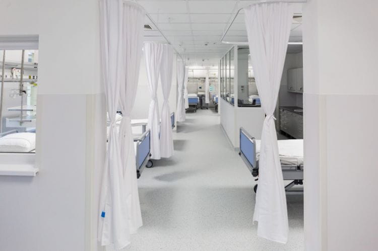 W szpitalu w Poznaniu zmarła pierwsza pacjentka, u której doszło do zakażenia koronawirusem.