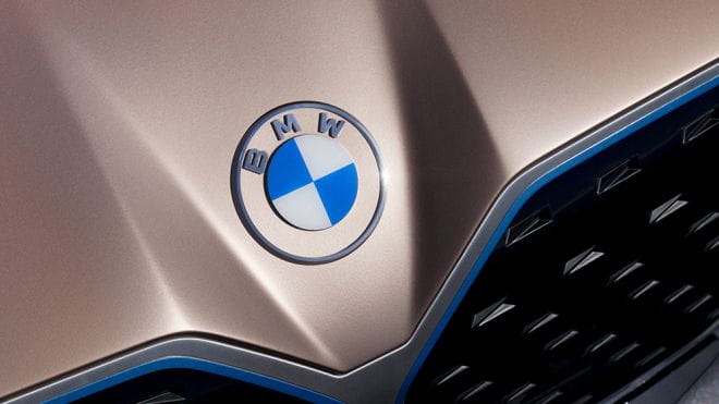 Najnowsze logo BMW zadebiutowało w Concept i4.
