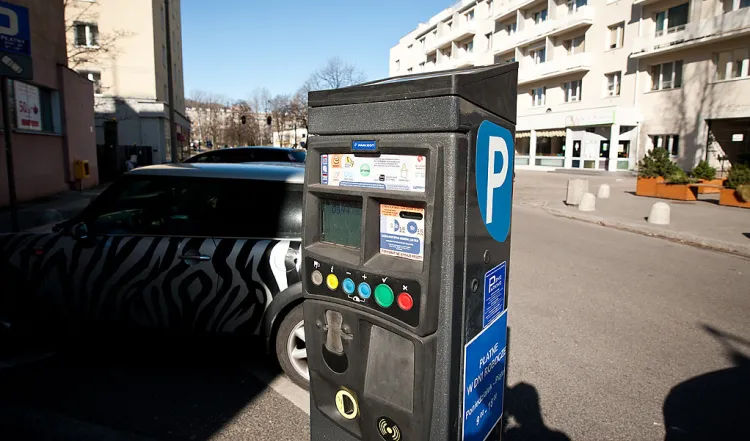 Wszystkie parkomaty w Gdyni zostaną oklejona folią, podobnie jak wcześniej przyciski przy przejściach dla pieszych.