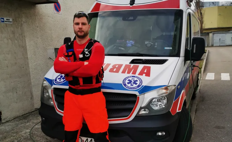 Marcin Wójcik jest doświadczonym ratownikiem medycznym. Po godzinach pracy zatrzymał pijanego kierowcę.