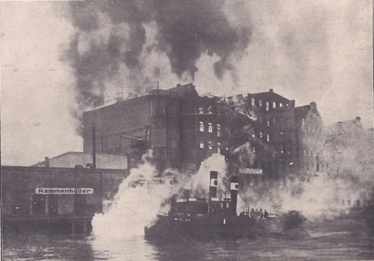 12 marca 1930 roku ogień strawił dwuczęściowy spichlerz "Deo Gloria" w Gdańsku.