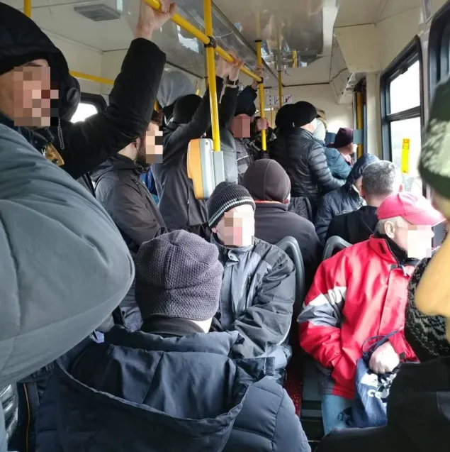 W środę rano pasażerowie znów informowali o zatłoczonych autobusach w Gdańsku.