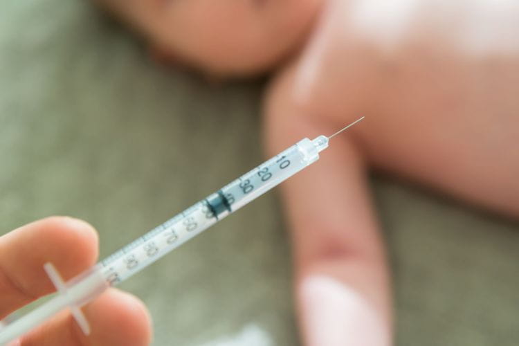 W Polsce powszechne szczepienia przeciwko gruźlicy wykonuje się od 1955 roku. Dziś niemowlaki szczepione są przed opuszczeniem szpitala.