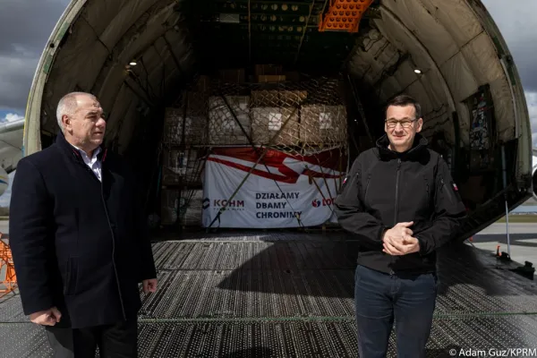 Choć materiały ochronne dostarczone do Polski z Chin są lekkie i ważą nieco ponad 90 ton (samolot może przewieźć 250 ton ładunku) to i tak ładownia An-225 Mrija była nimi wypełniona niemal w całości.