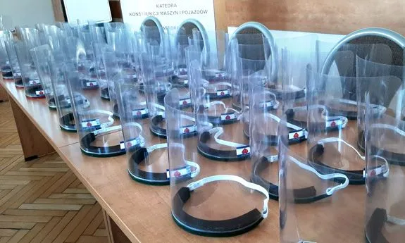 Przyłbice produkowane przez pracowników Wydziału Mechanicznego Politechniki Gdańskiej.