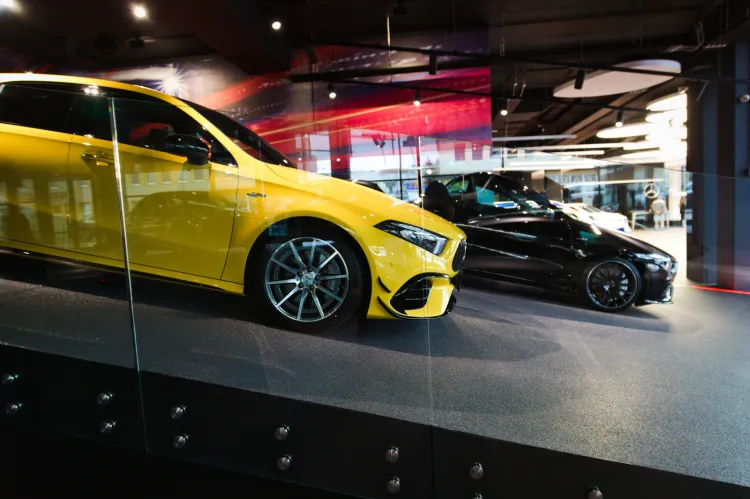 Salon Mercedes-Benz BMG Goworowski w pełnej krasie.