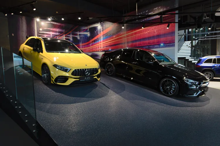 Salon Mercedes-Benz BMG Goworowski w pełnej krasie.