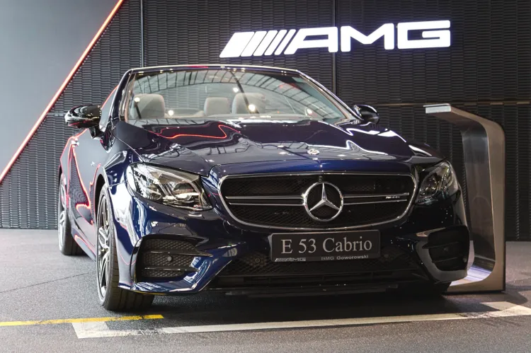 Salon Mercedes-Benz BMG Goworowski w pełnej krasie.