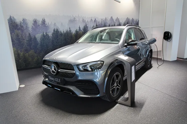 Salon Mercedes-Benz BMG Goworowski w pełnej krasie.