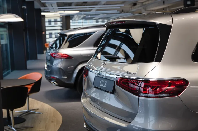 Salon Mercedes-Benz BMG Goworowski w pełnej krasie.