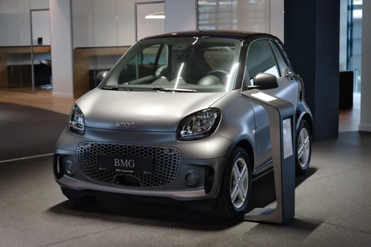 Salon Mercedes-Benz BMG Goworowski w pełnej krasie.