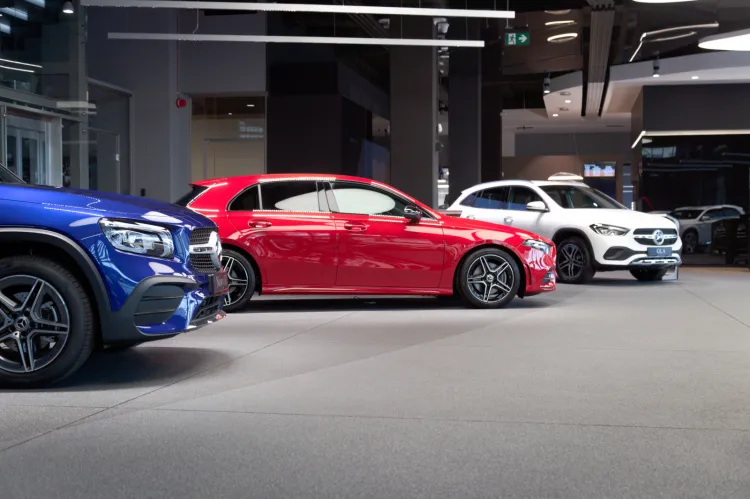 Salon Mercedes-Benz BMG Goworowski w pełnej krasie.