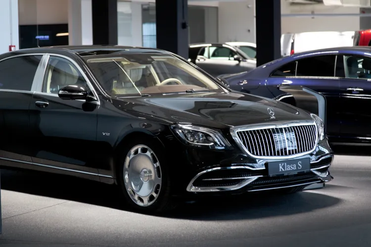 Ociekający luksusem Mercedes-Maybach to ozdoba strefy ekspozycyjnej. 