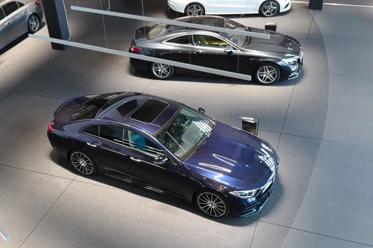 Salon Mercedes-Benz BMG Goworowski w pełnej krasie.