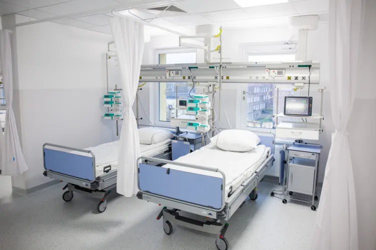 Liczba pacjentów na oddziałach trójmiejskich szpitali zdecydowanie się zmniejszyła.