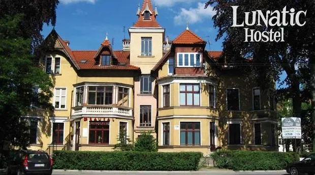 Lunatic Hostel przy al. Niepodległości w Sopocie został wystawiony na sprzedaż.