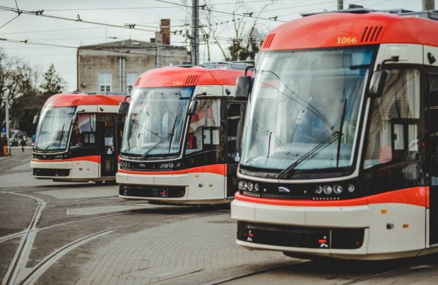 Obecnie w Gdańsku jest 11 tramwajów Pesa Jazz Duo z najnowszej dostawy. W poprzednich latach Gdańsk kupił jeszcze pięć tego typu pojazdów.