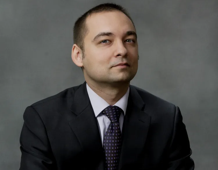Mariusz Kaszubowski jest doktorem nauk ekonomicznych. Posiada dwa tytuły magistra - matematyki oraz zarządzania. Ukończył także studia podyplomowe z Zarządzania Podmiotami Leczniczymi.