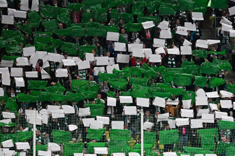 Lechia Gdańsk przygotowała rekompensaty dla ponad 2 tysięcy posiadaczy karnetów, a także tych osób, które mają niewykorzystane bilety na mecze, które będą rozgrywane bez publiczności. 
