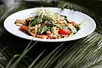 Avocado Vegan Bistro proponuje swoim gościom zabawę. Ci, którzy udostępnią zdjęcia, które zrobili w ogródku przed lokalem, wstawią je na Facebooka lub w komentarzu pod postem Avocado, otrzymają za darmo wybraną kawę na wynos. Akcja trwa aż do 30 czerwca. 