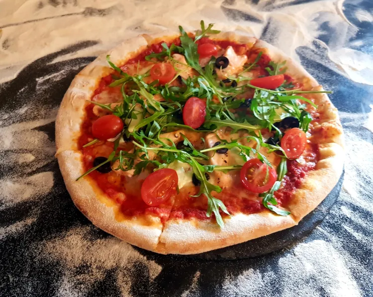Magnifico Pizza&Pasta: Rodzinna włoska restauracja Magnifico od 18 maja serwować będzie darmowy kieliszek włoskiego wina do dania "spod lady". Testujemy nowe potrawy, które będą w nowym menu od lipca. Te, które zbiorą najlepsze noty, wejdą na stałe do nowej karty. Bazujemy na włoskich produktach oraz pizzy z pieca opalanego drewnem.

