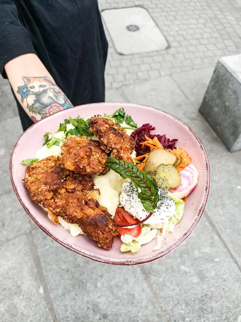 House of Seitan szykuje promocje oraz nowe menu. Dodatkowo całe menu będzie w promocyjnej cenie, niższej o 10-15 proc., a za darmo do dania goście otrzymają zupę lub kompot.