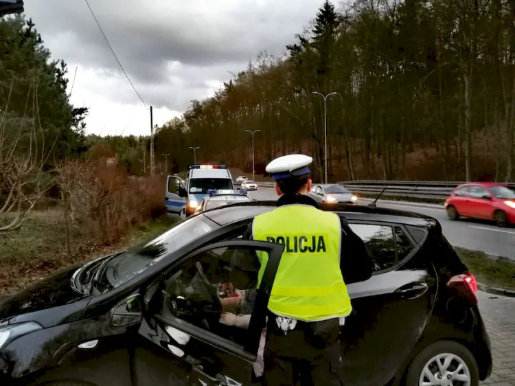 Policjanci gdańskiej drogówki podczas jednej z weekendowych interwencji.